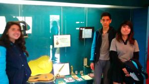Museo ubicado en la casa de Catalina Rojas, quien muestra las pertenencias del músico Roberto Parra: chaquetas, zapatos y libros son algunos de los elementos.