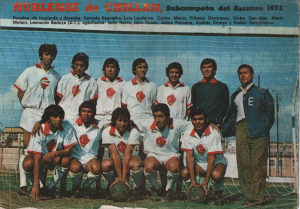 Está de pie, primero de la izquierda en Deportes Ñublense, Subcampeón de ascenso en 1973. Fuente: Archivo propio del entrevistado.